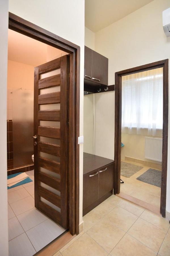 Netta Apartman Eger Exteriör bild