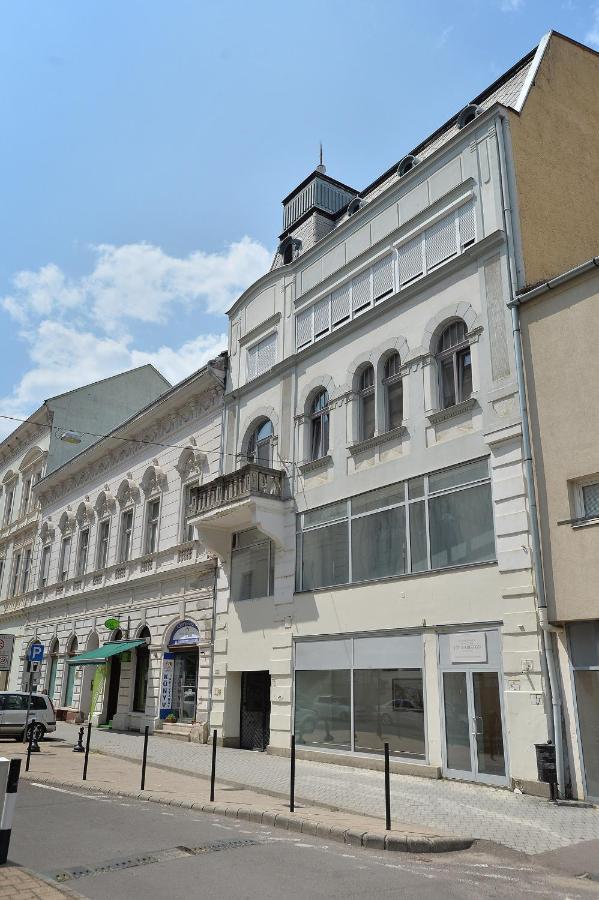 Netta Apartman Eger Exteriör bild