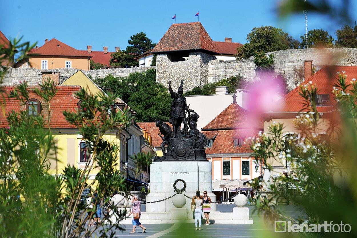 Netta Apartman Eger Exteriör bild